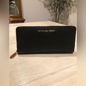 Michael Kors Jet Set Travel continental wallet black leather w/ gold hardware